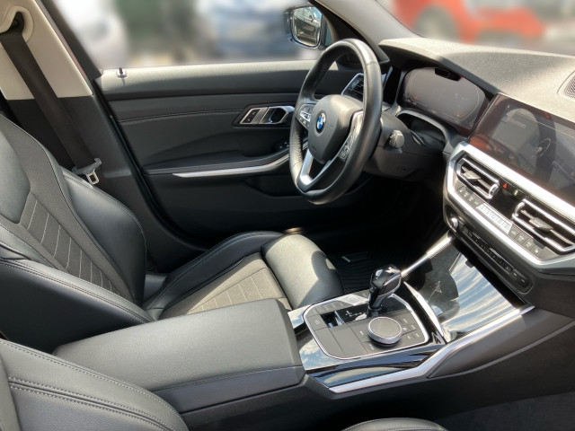 Bild 5: BMW 330i Aut.