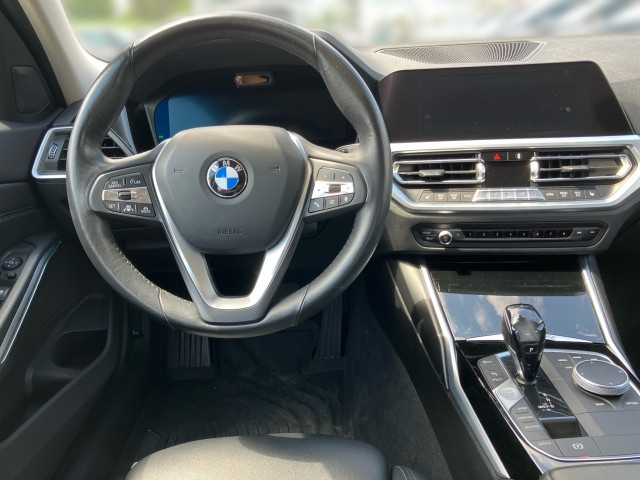 Bild 6: BMW 330i Aut.