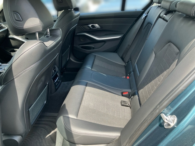 Bild 8: BMW 330i Aut.