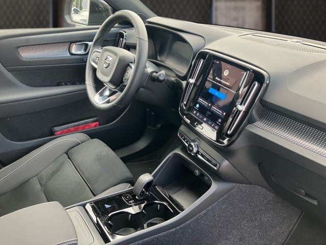 Bild 5: VOLVO PKW EX40 Black Edition Ultra, Twin Motor Performance, Vollelektr