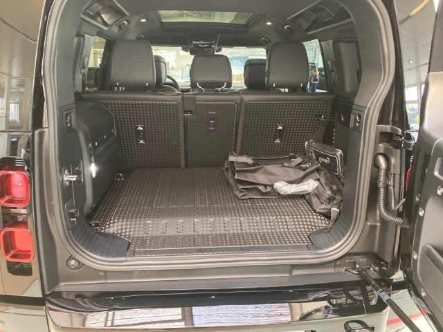 Bild 9: Land Rover Defender X-Dynamic HSE P300e
