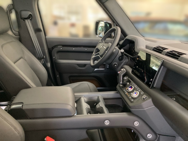 Bild 5: Land Rover Defender X-Dynamic HSE P300e