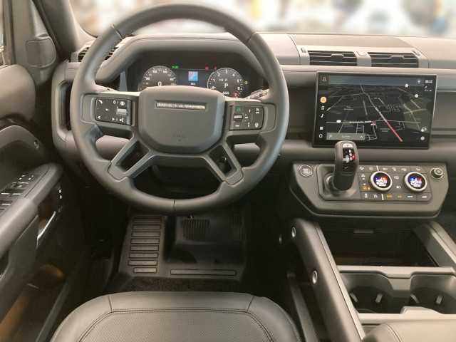 Bild 6: Land Rover Defender X-Dynamic HSE P300e
