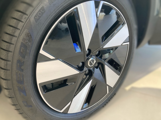 Bild 3: VOLVO PKW EC40 Single Motor Extended Range Plus Dark