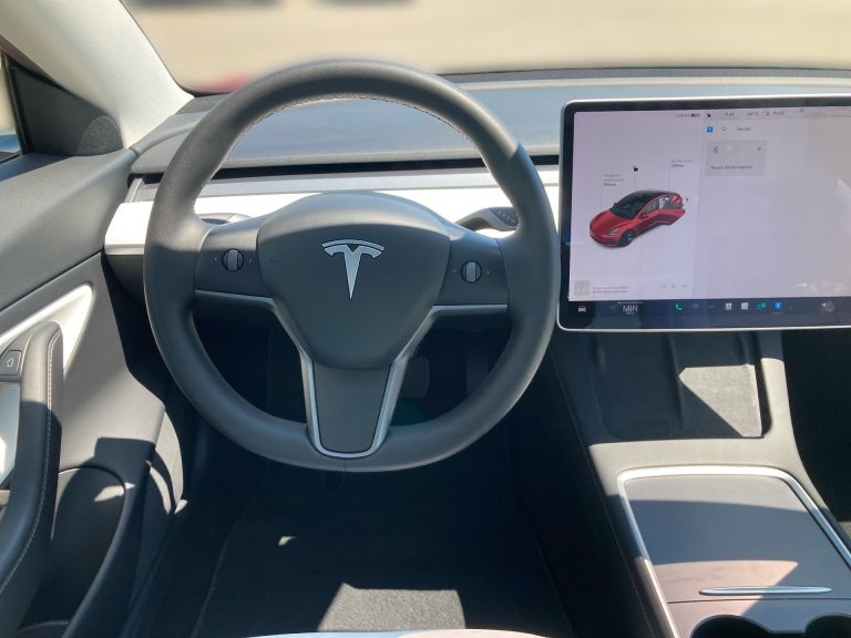 Bild 6: Tesla Model 3 Long Range AED 75kWh