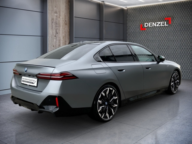 Bild 3: BMW i5 xDrive40 Limousine G60