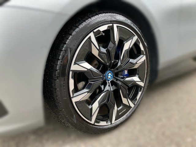 Bild 4: BMW i5 xDrive40 Limousine G60