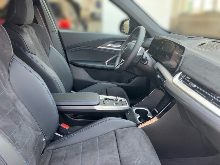 Bild 5: BMW iX1 xDrive30 U11