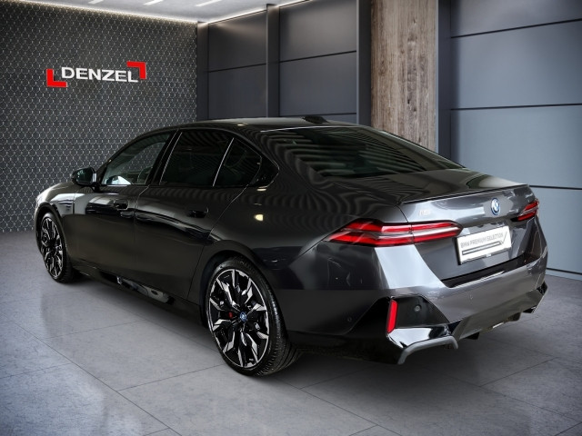 Bild 2: BMW i5 xDrive40 Limousine G60