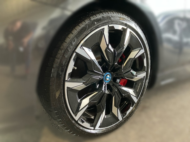 Bild 4: BMW i5 xDrive40 Limousine G60