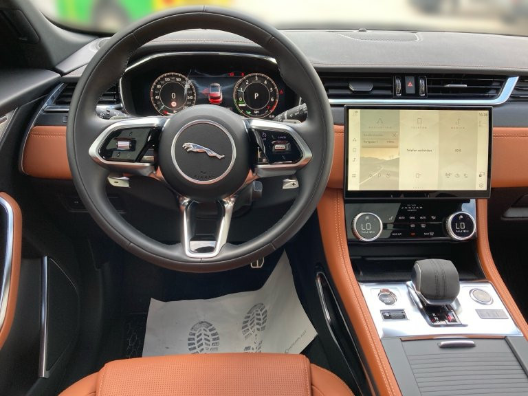Bild 6: Jaguar F-Pace R-Dynamic SE P400e PHEV AWD
