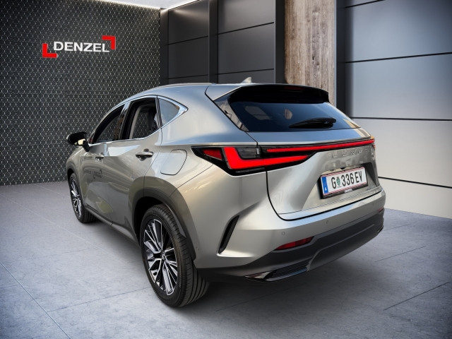 Bild 2: Lexus NX450h+ Luxury AWD Plug-In Hybrid