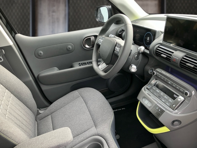 Bild 4: Hyundai INSTER Cross Line 49kWh r5c41-O1