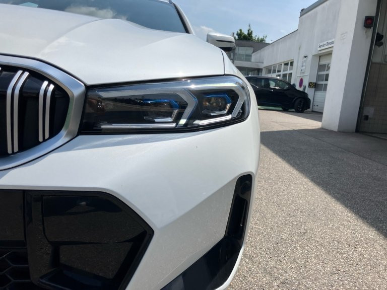 Bild 3: BMW 330e xDrive Touring G21