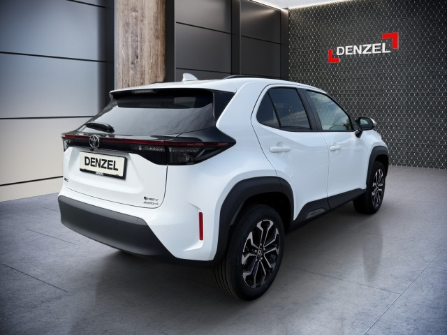 Bild 3: Toyota Yaris Cross - 1,5 l 4x4 Hybrid  Active D