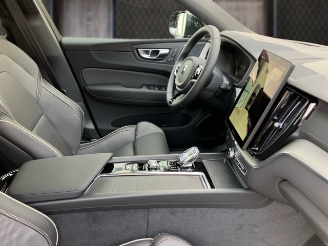 Bild 5: VOLVO PKW XC60 Black Edition Ultra, B5 AWD Mild Hybrid, Benzin