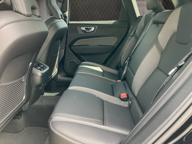 Bild 8: VOLVO PKW XC60 Black Edition Ultra, B5 AWD Mild Hybrid, Benzin