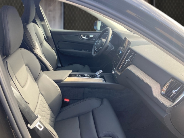 Bild 6: VOLVO PKW XC60 Plus, T6 AWD Plug-in Hybrid, Elektrisch/Benzin, Dark