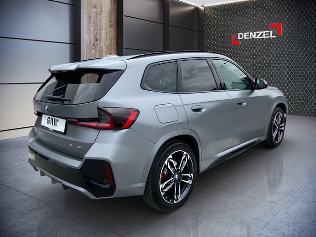 Bild 3: BMW iX1 xDrive30 U11