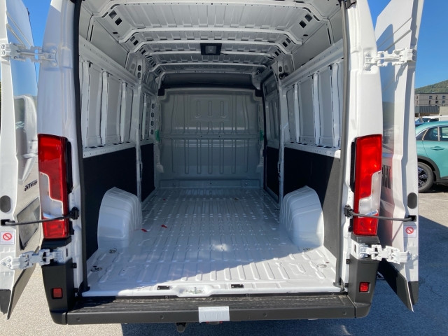 Bild 7: Fiat Ducato Serie 2 L4H2 3500 180 EAT8