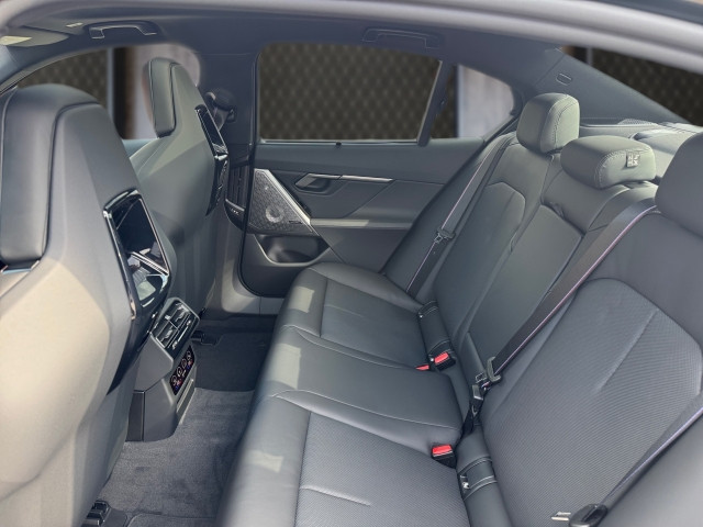 Bild 9: BMW i5 xDrive40 Limousine