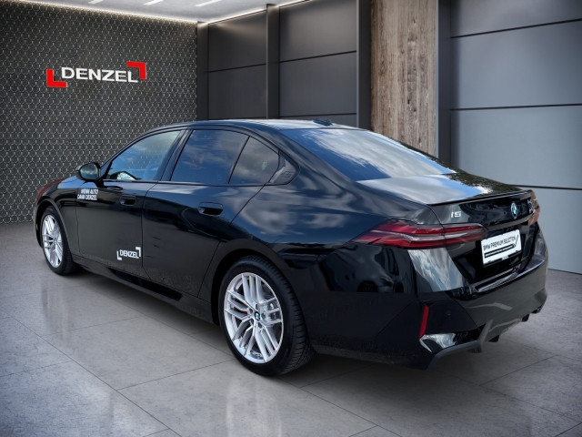 Bild 3: BMW i5 xDrive40 Limousine