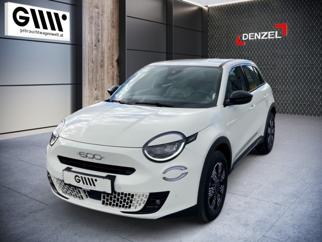 Bild 1: Fiat 600 Hybrid 100