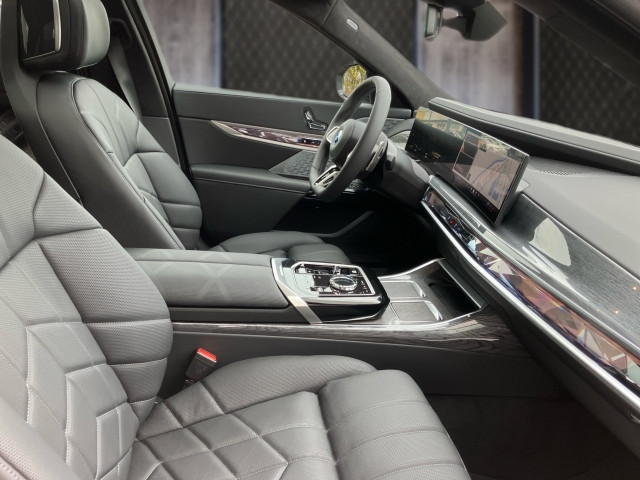 Bild 5: BMW 750e xDrive Limousine G70 XB1