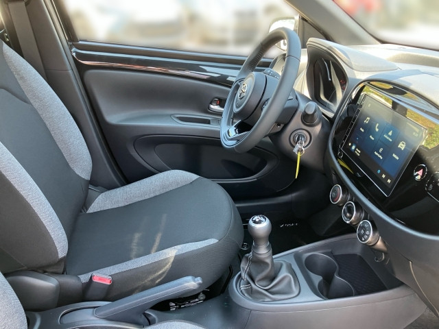 Bild 5: Toyota AYGO X 1,0 l Play