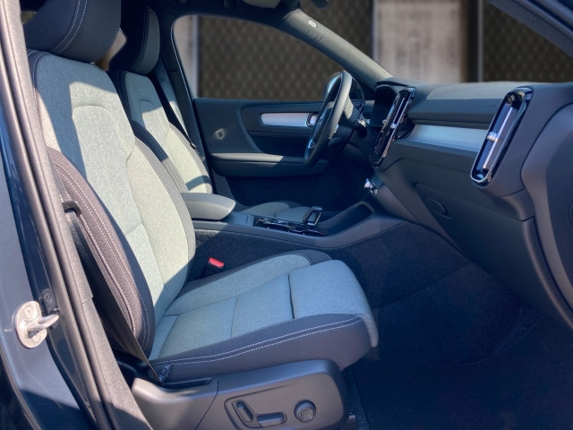 Bild 6: VOLVO PKW XC40 Plus, B3 Mild Hybrid, Benzin, Dark