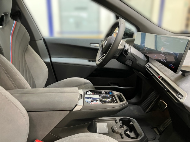 Bild 5: BMW PKW i-Serie iX xDrive45