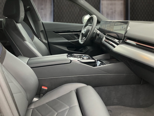 Bild 5: BMW 520d xDrive Touring G61 B47