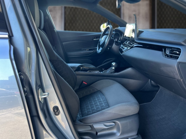 Bild 5: Toyota C-HR - 1,8 l Hybrid 4x2, Club, CVT