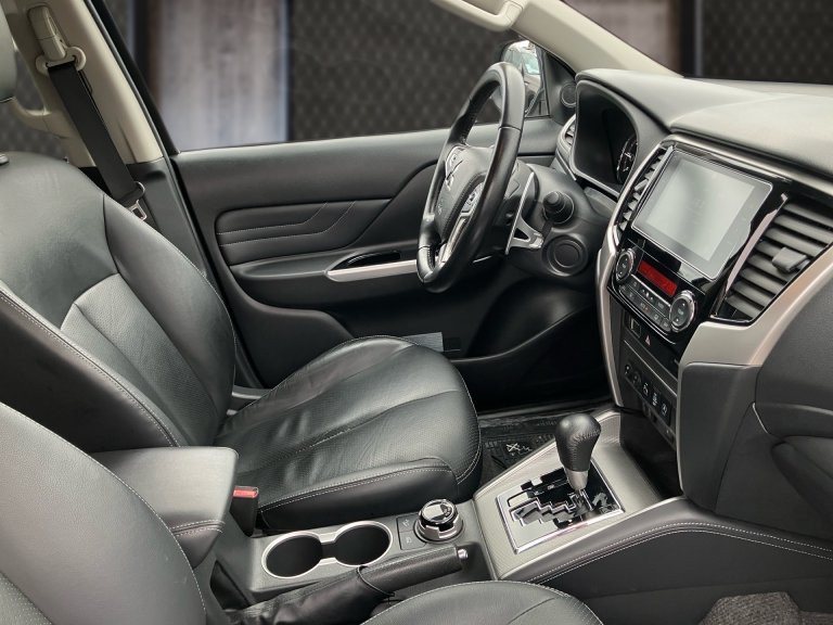 Bild 5: Mitsubishi L 200 2,2 DI-D HP 4WD Doppelkabine Diamond Aut.