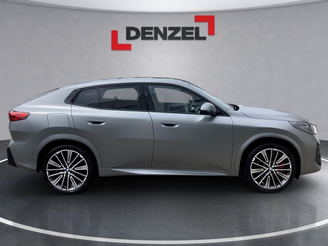 Bild 4: BMW iX2 xDrive30 U10