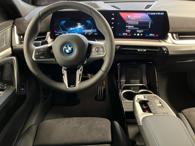 Bild 6: BMW iX2 xDrive30 U10