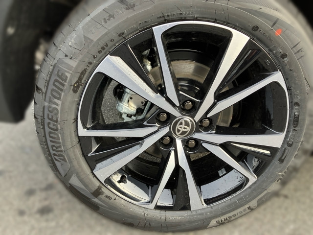 Bild 4: Toyota C-HR - 1,8 l  Hybrid 4x2 Active Drive CV