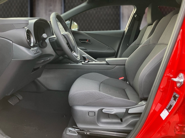 Bild 5: Toyota C-HR - 1,8 l  Hybrid 4x2 Active Drive CV