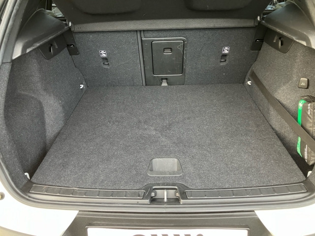 Bild 9: VOLVO PKW XC40 D3 Momentum