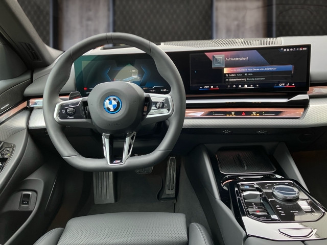 Bild 6: BMW i5 eDrive40 Touring G61
