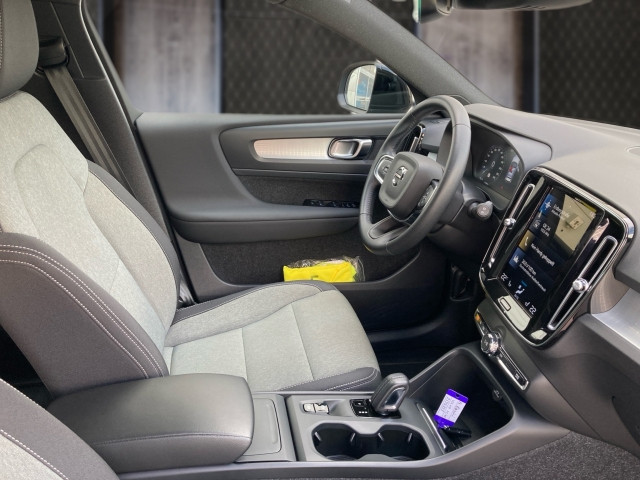 Bild 5: VOLVO PKW XC40 T3 Momentum Pro Geartronic