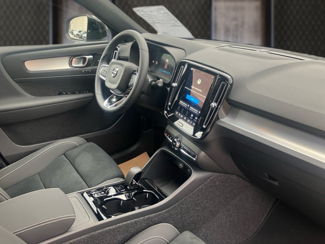 Bild 5: VOLVO PKW XC40 Plus, B3 Mild Hybrid, Benzin, Dark