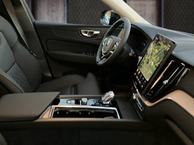 Bild 5: VOLVO PKW XC60 Plus, T6 AWD Plug-in Hybrid, Elektrisch/Benzin, Dark