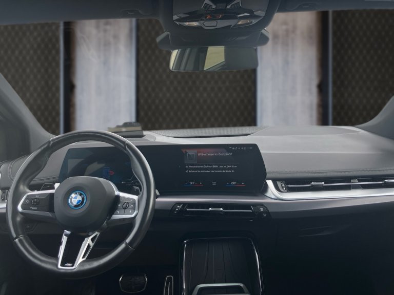 Bild 6: BMW 230e xDrive Active Tourer U06 XB2