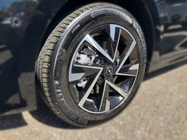 Bild 4: Opel Corsa. GS. 1.2  Dire