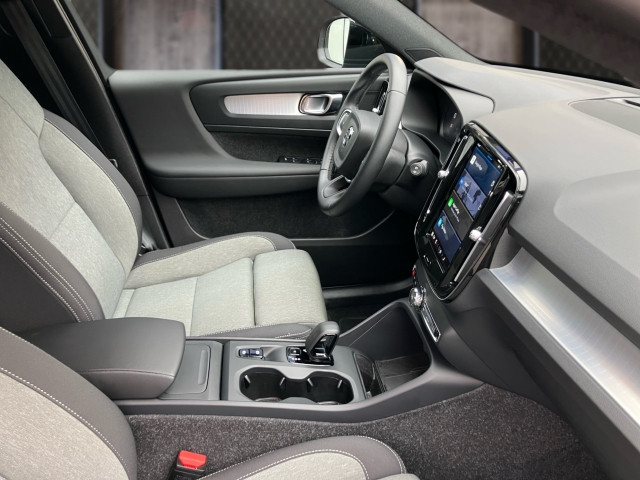 Bild 4: VOLVO PKW XC40 Core, B3 Mild Hybrid, Benzin