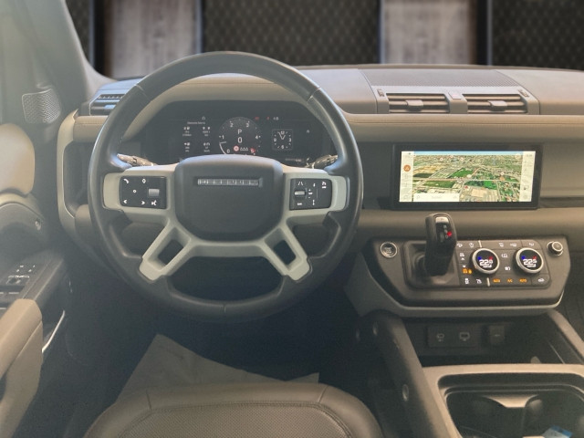 Bild 6: Land Rover Defender 110 D250 AW