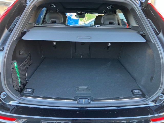 Bild 9: VOLVO PKW XC60 Black Edition Ultra, T6 AWD Plug-in Hybrid, Elektrisch/