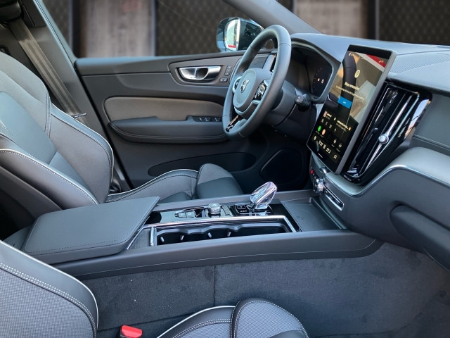 Bild 5: VOLVO PKW XC60 Black Edition Ultra, T6 AWD Plug-in Hybrid, Elektrisch/