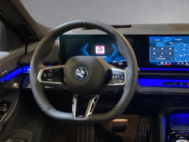 Bild 1: BMW i5 xDrive40 Touring